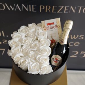 Flower Box Premium z Białymi Różami, Raffaello