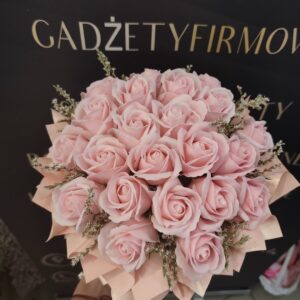 Box z róż mydlanych – wieczne róże w kolorze pudrowego różu