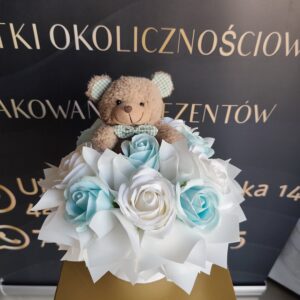 Flower Box z róż mydlanych z misiem – chłopiec